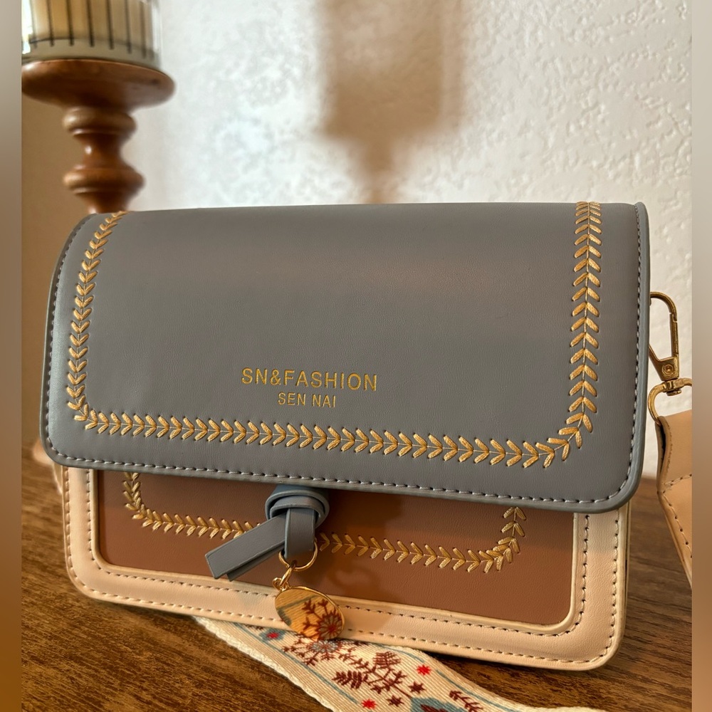 Purse - Picture 2 of 4